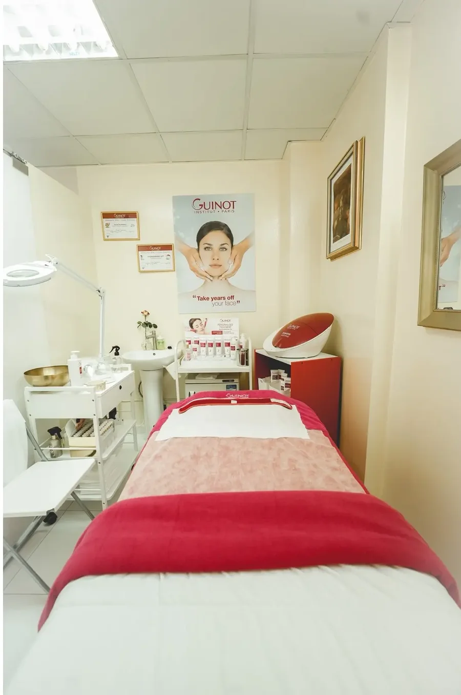 Private Guinot facial treatment room at Vesna Beauty Lounge